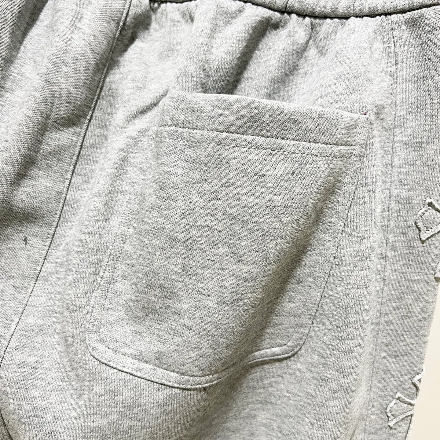 P260 chromehearts/Chrome heart selected 400g custom fabric sweatpants, classic side patch cross embroidery🪡hardware crafts logo, official synchronization, 1:1 original mold opening, fashion personality, versatile trend, pure original quality, original washed fabric, tag, collar label, washed wheat, complete three labels, color: black, gray. Size: M-3XL